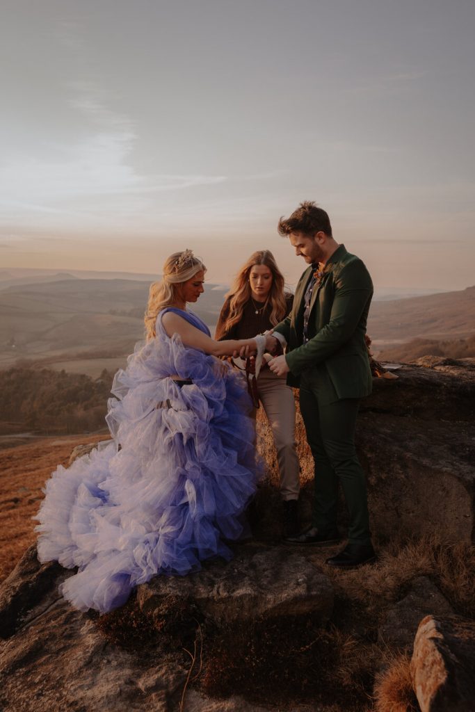 A celebrant-led ceremony with a meaningful handfasting moment | Helen Rose Photography