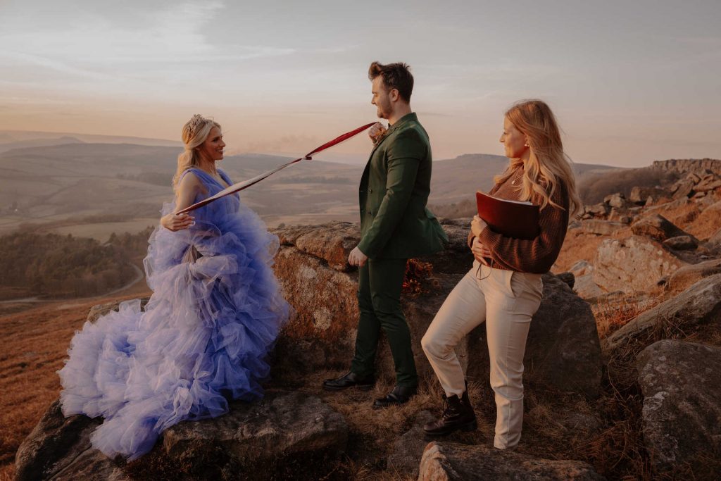 A celebrant-led ceremony with a meaningful handfasting moment | Helen Rose Photography