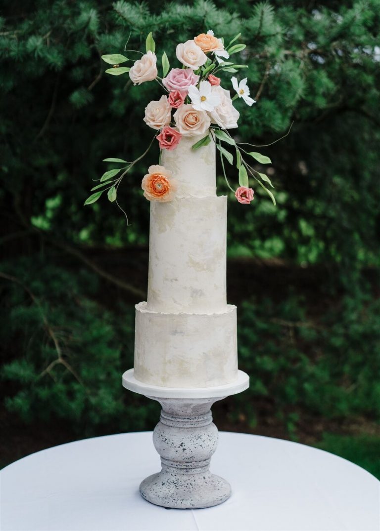 Valeria Dolci Cakes - a Love Story Inspiration recommended supplier