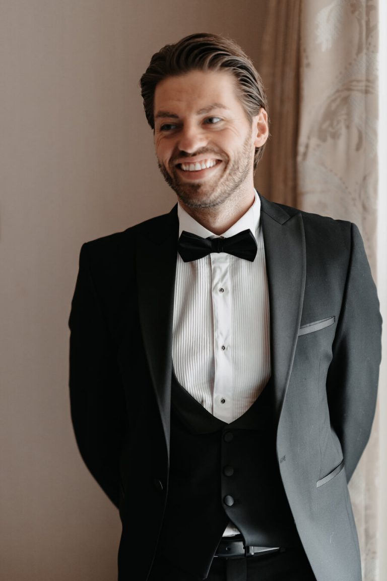An elegant summer city wedding at Pavilion Club Knightsbridge and a bride in BON BRIDÉ
