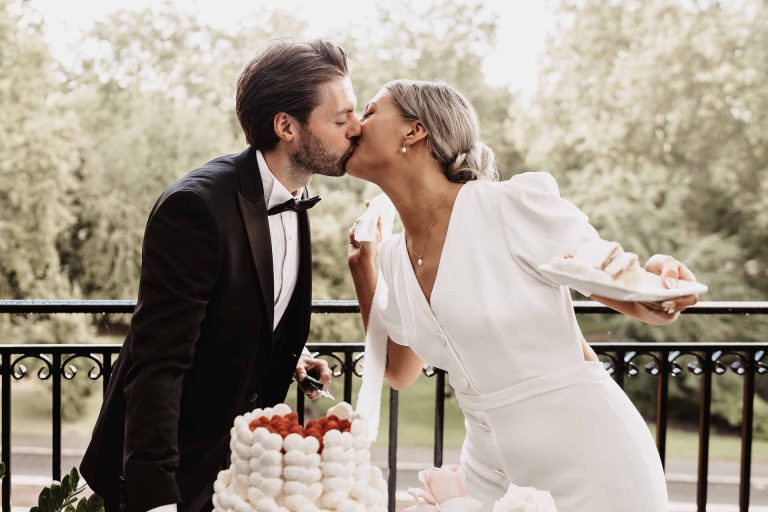 An elegant summer city wedding at Pavilion Club Knightsbridge and a bride in BON BRIDÉ