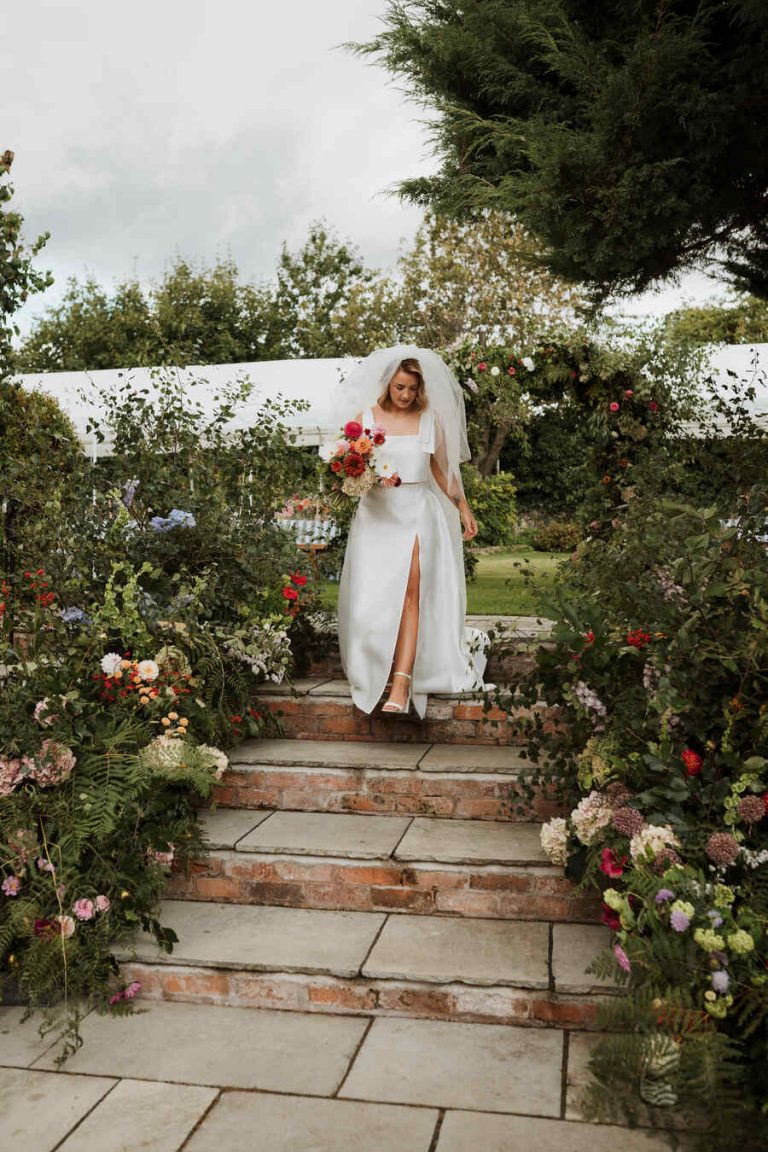 A summer garden party wedding | Faye Wilde Photography