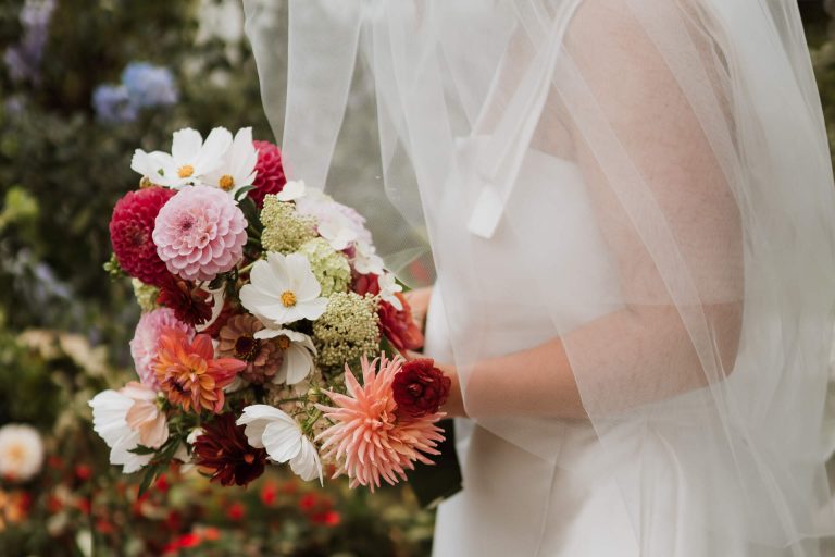 A summer garden party wedding | Faye Wilde Photography
