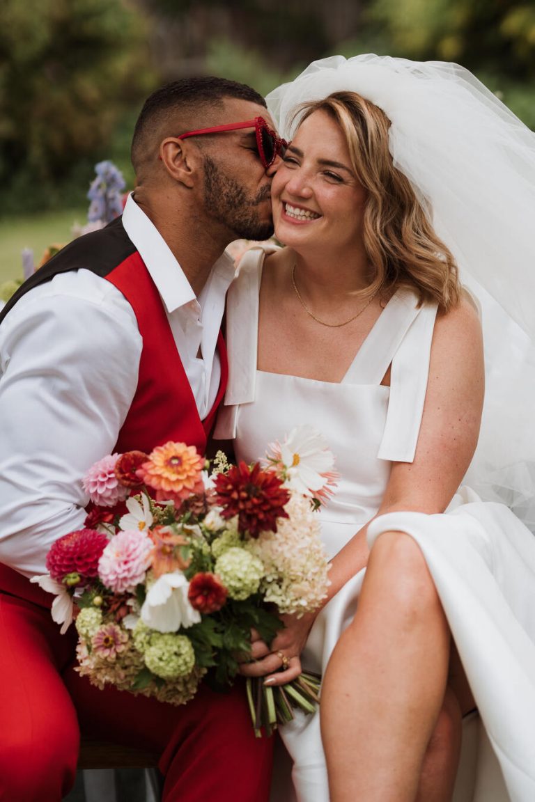 A summer garden party wedding | Faye Wilde Photography