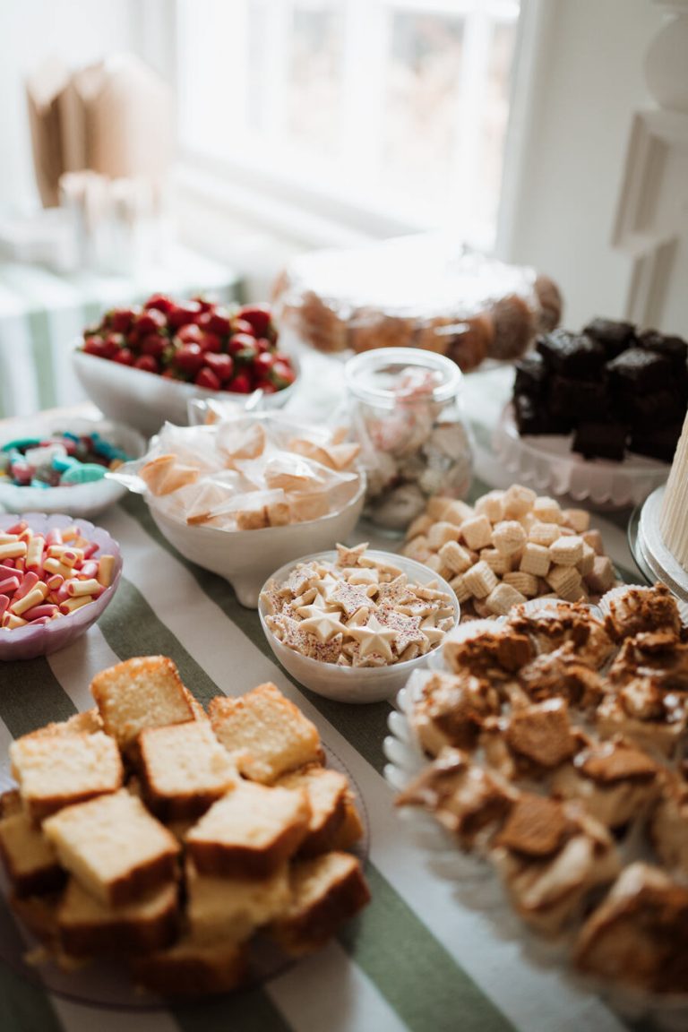 A summer garden party wedding | Faye Wilde Photography