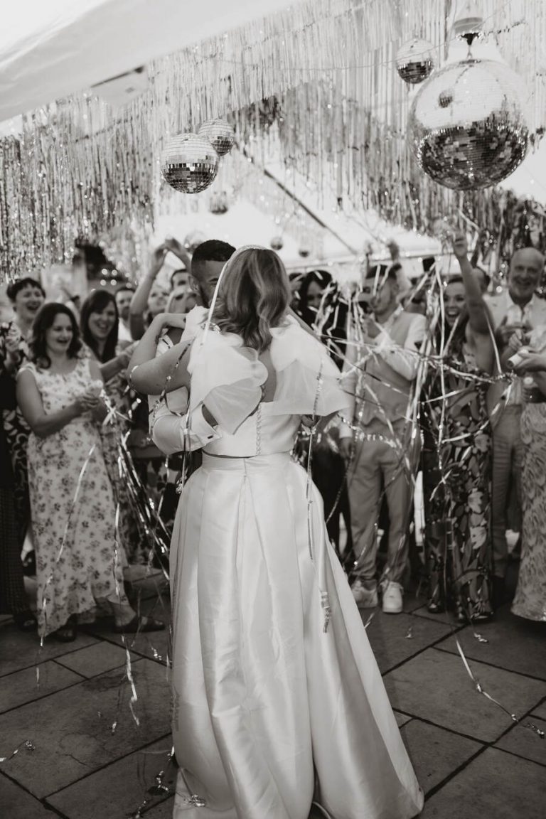 A summer garden party wedding | Faye Wilde Photography
