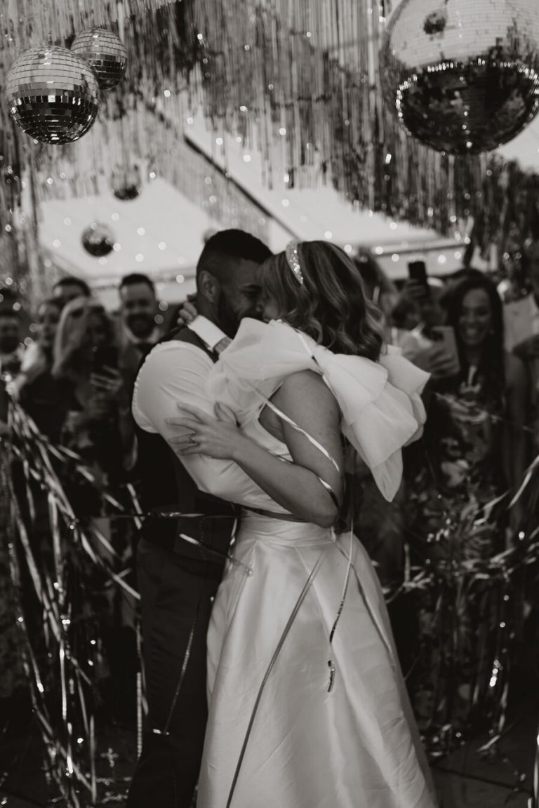 A summer garden party wedding | Faye Wilde Photography