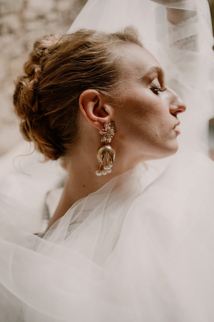 Elegant all white wedding inspiration for the modern bride at Gloucestershire's historic Blackfriars Priory