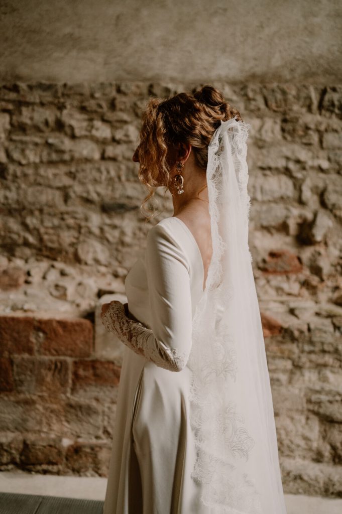 Elegant all white wedding inspiration for the modern bride at Gloucestershire's historic Blackfriars Priory