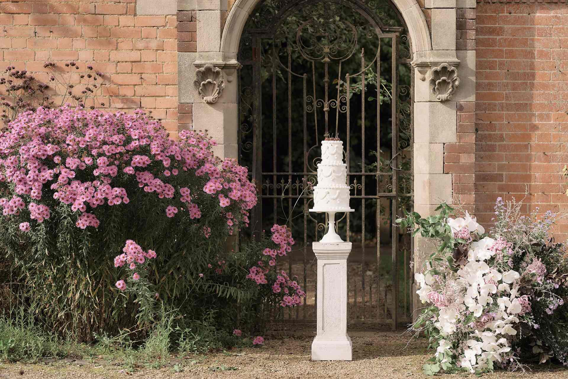 Spring time English countryside wedding inspiration with a pastel palette