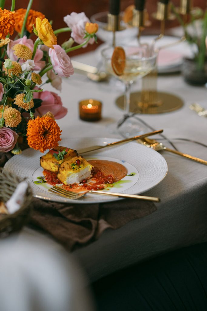 Colourful wedding scenes at an intimate London wedding with a playful Spring palette | Lynn Shapiro Photography