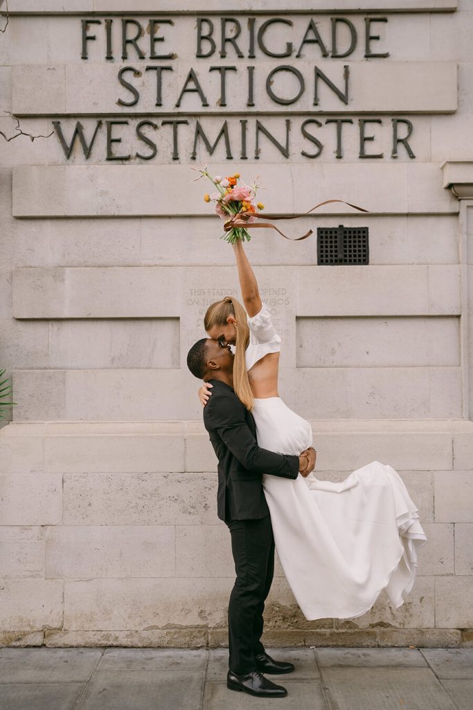 Colourful wedding scenes at an intimate London wedding with a playful Spring palette | Lynn Shapiro Photography