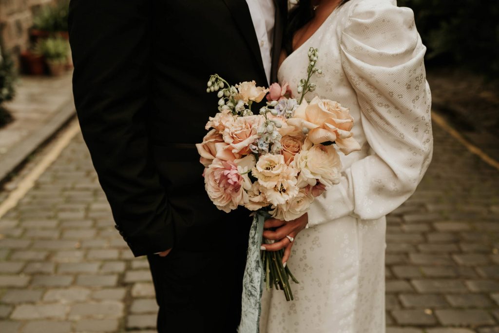 A chic, romantic Edinburgh elopement | A modern Love Story