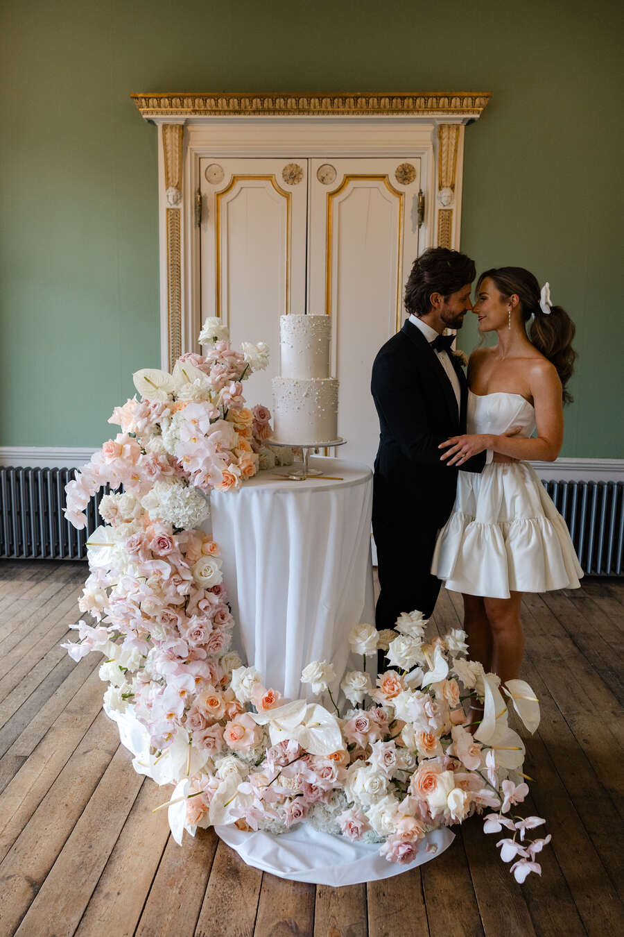 Modern wedding inspiration with an elegant spring palette of blush pinks, creams and hints of peach